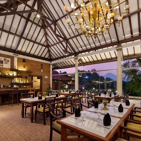 Royal Hotel And Villas Trawas Exterior foto