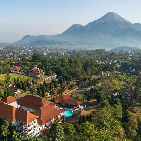 Royal Hotel And Villas Trawas Exterior foto