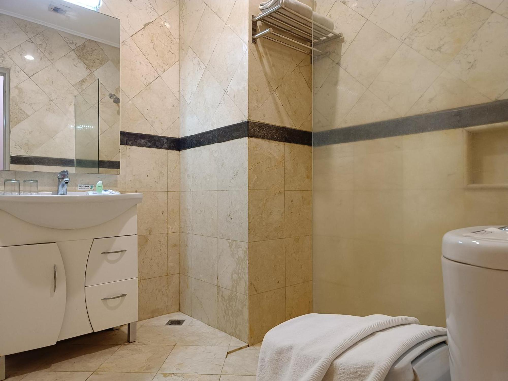 Royal Hotel And Villas Trawas Quarto foto