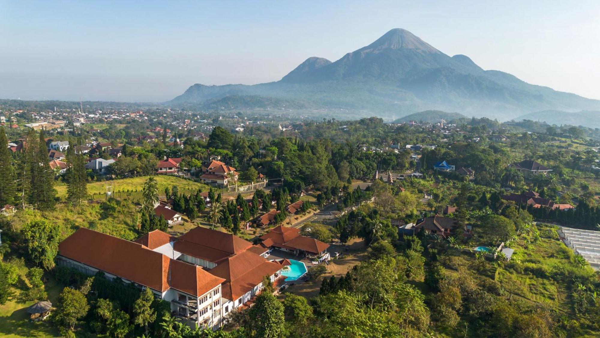 Royal Hotel And Villas Trawas Exterior foto