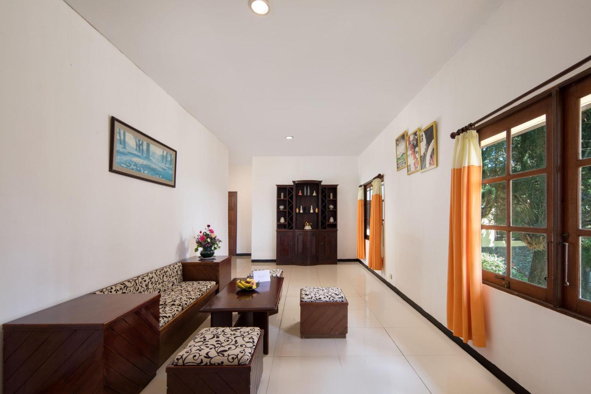 Royal Hotel And Villas Trawas Exterior foto