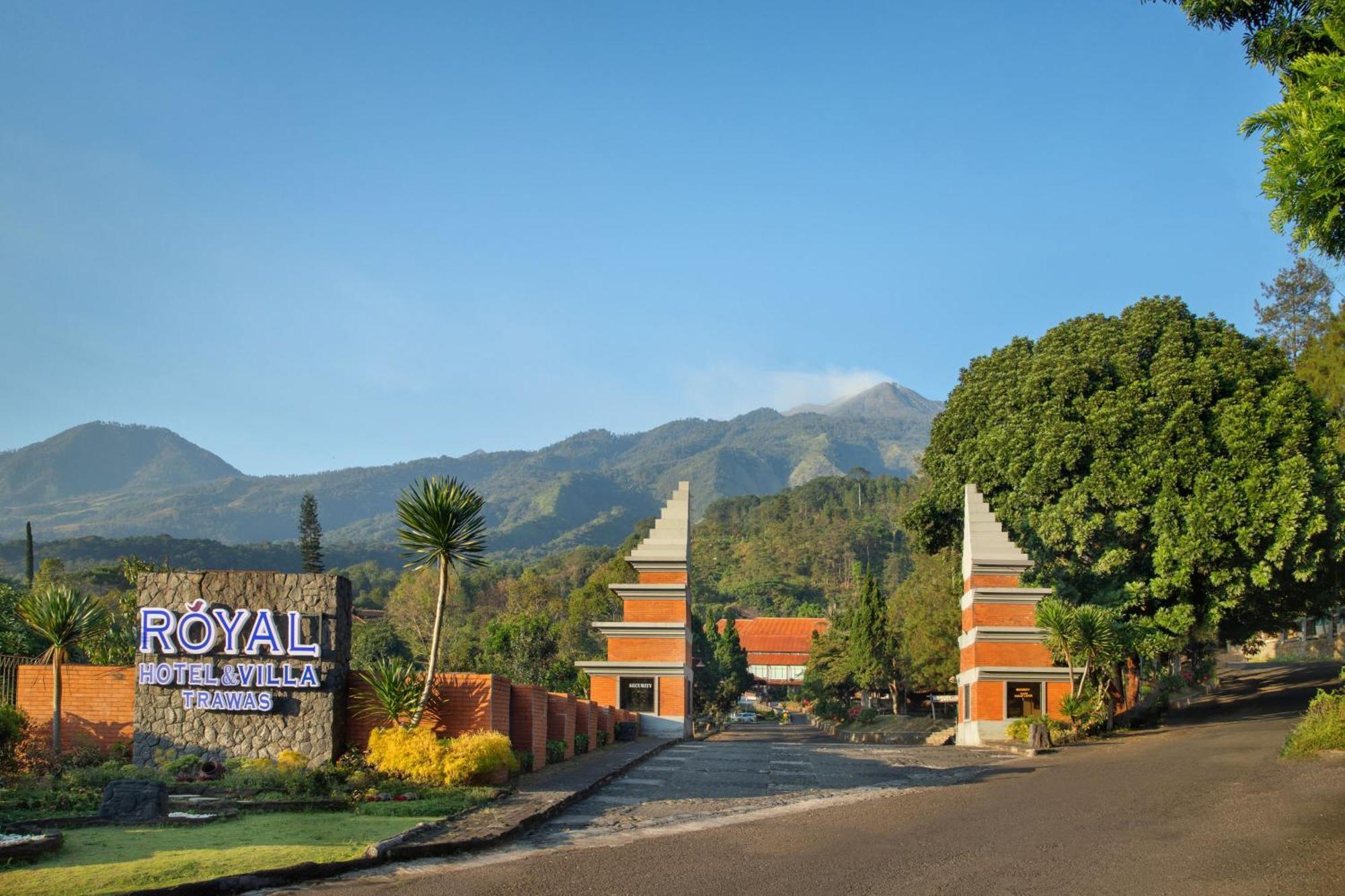 Royal Hotel And Villas Trawas Exterior foto