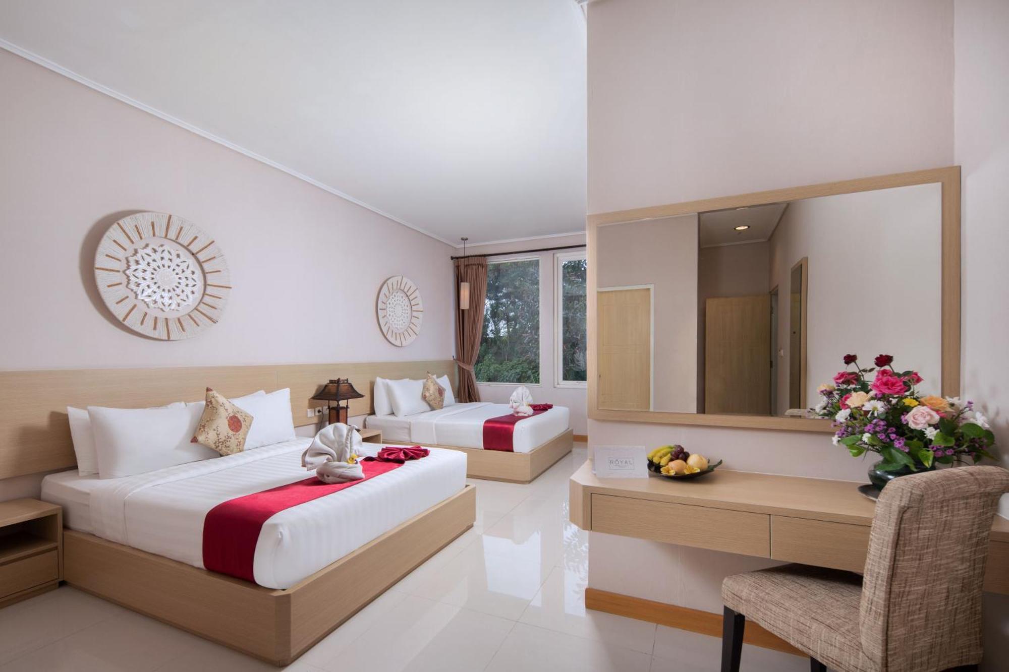 Royal Hotel And Villas Trawas Exterior foto