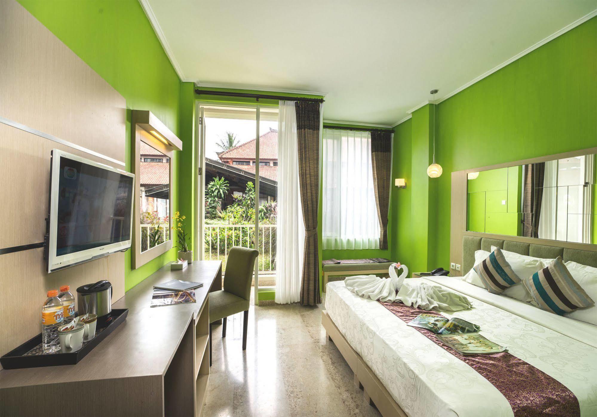 Royal Hotel And Villas Trawas Exterior foto