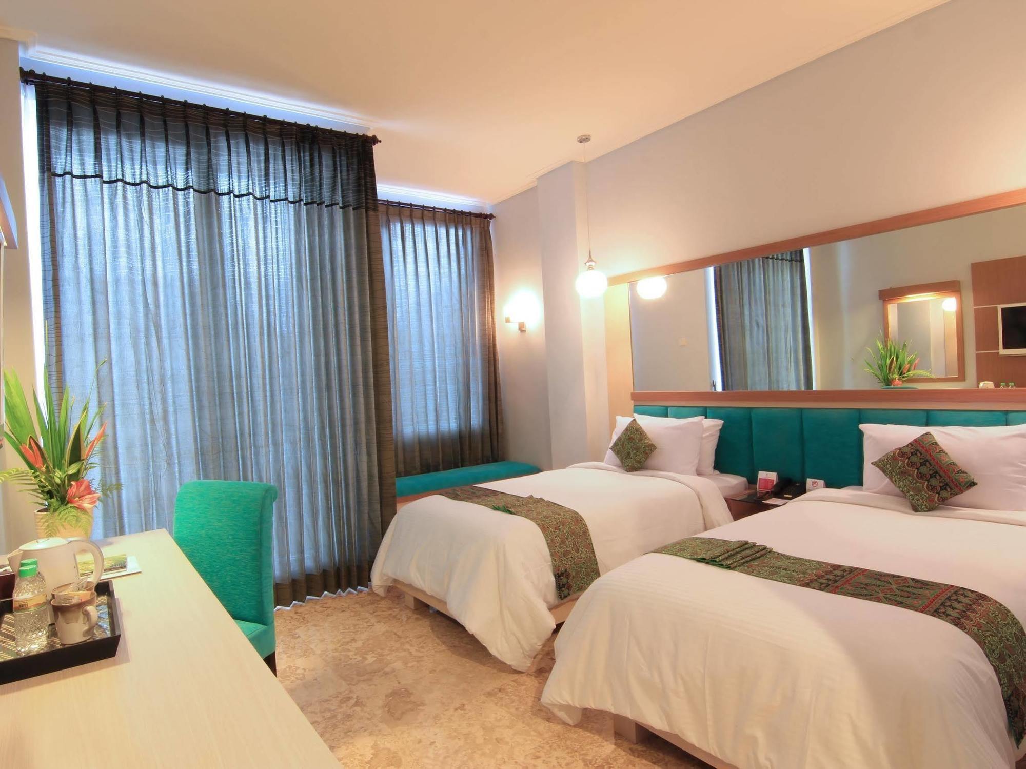 Royal Hotel And Villas Trawas Exterior foto
